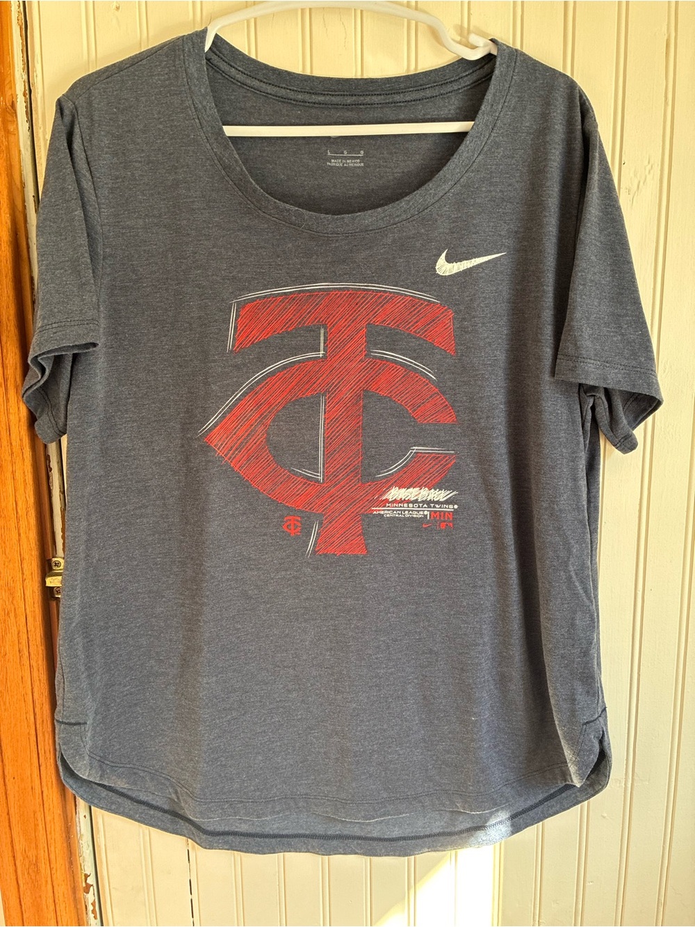 Nike Women’s Charcoal Gray Short-Sleeve Tee with Red Logo Minnesota Twins